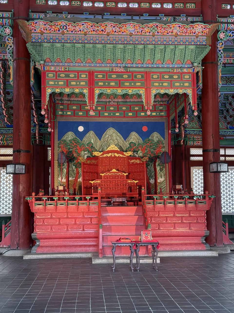 景福宫勤政殿内景，柱子高耸，地面空旷 13:57:15